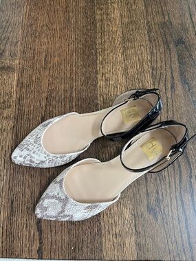 Dolce Vita Snake-Print Pointed Toe Flats with Black Ankle Strap, size 9.5, NWT